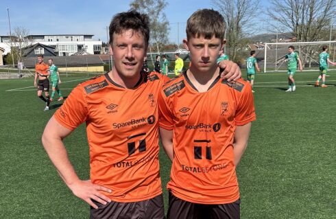 Svein-Arne (37) gjorde comeback då sonen Marcus (14) skora i debuten